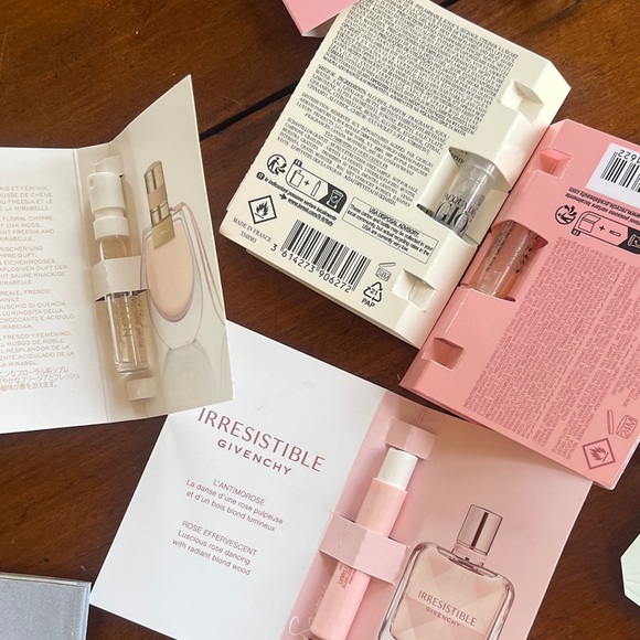 Assorted Fragrance Sample Set - Picture 3 of 4